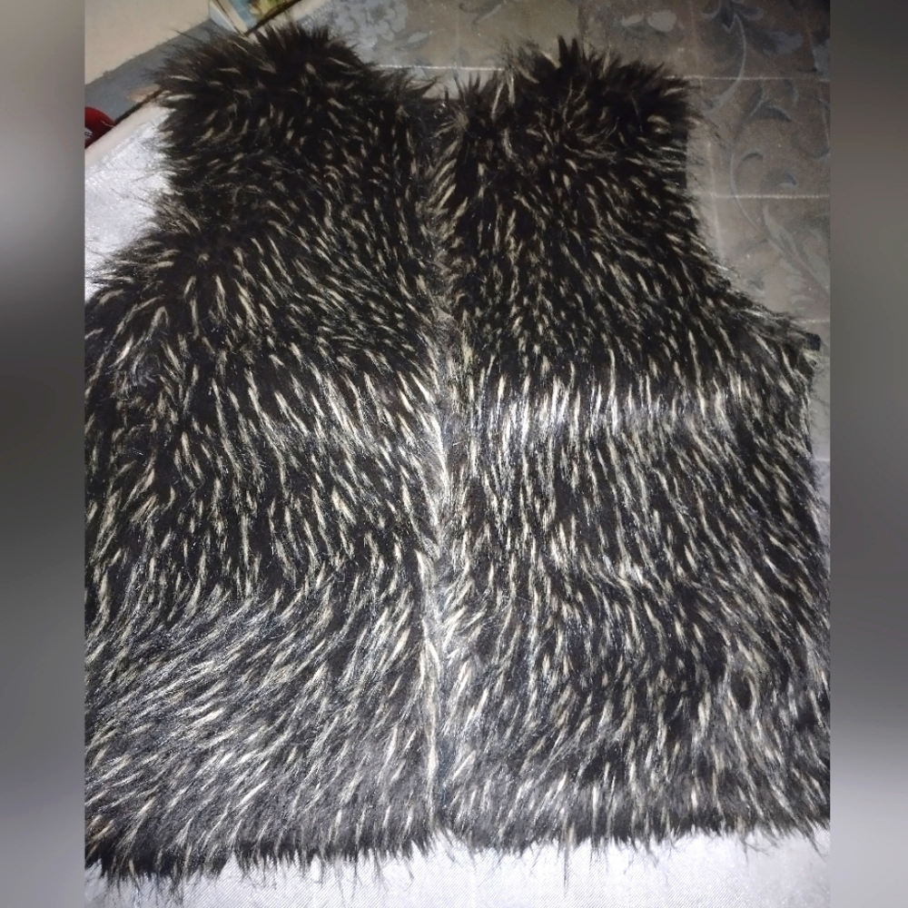 Tan and black faux fur XL K.I.K.I.T Studio Maurice Sasson sweater vest
